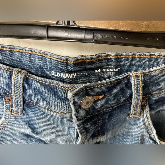 Old Navy| O.G. Straight High Rise Jean Shorts, Size 14•••Light Distress, NWT - Picture 3 of 9